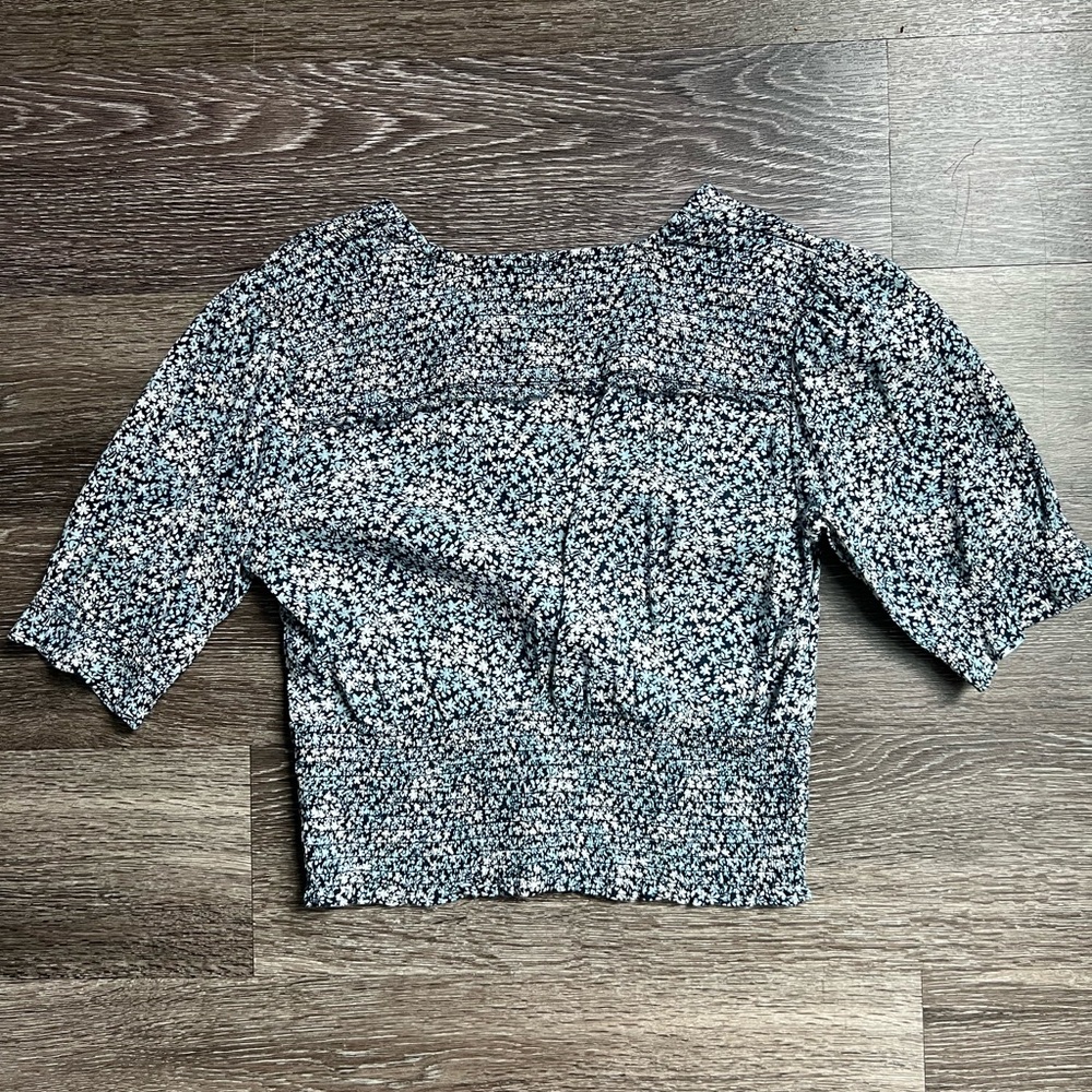 3/$21 Abercrombie & Fitch top - Picture 7 of 9